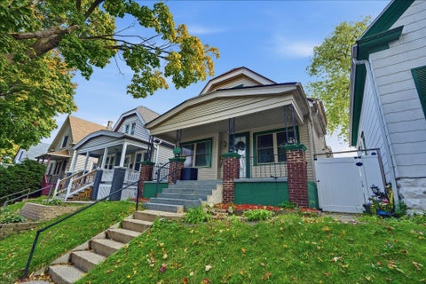 Photo of 2570 S 34th St, Milwaukee, WI 53215 (MLS # 1986579)
