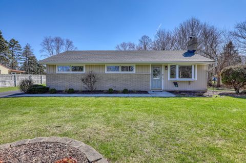 Photo of W200N9460 Woodside Ln, Menomonee Falls, WI 53051 (MLS # 1956956)