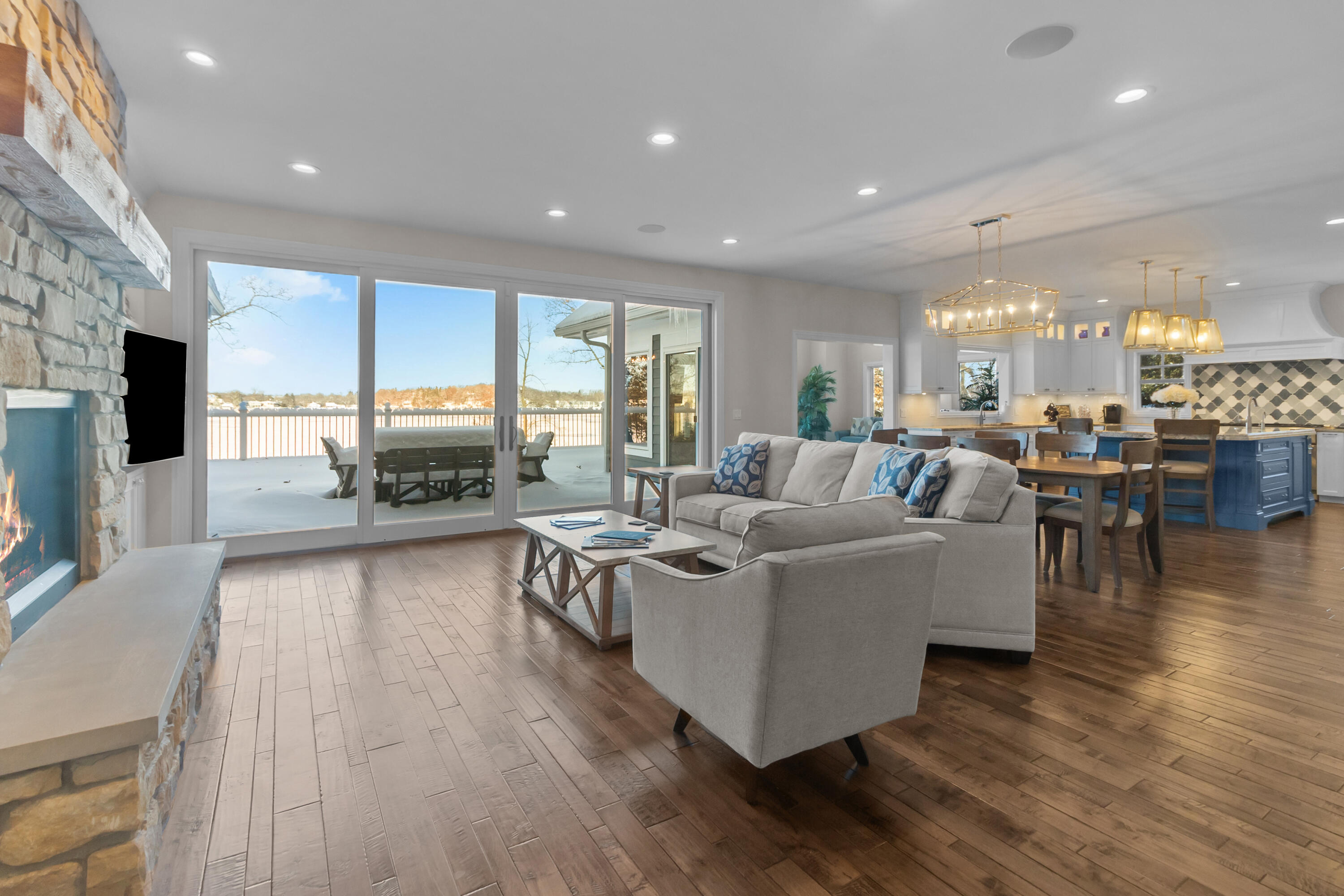 1615 E Lake Shore Dr