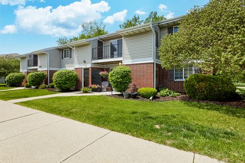 Photo of N110W17058 Ashbury Ln, Germantown, WI 53022 (MLS # 1963199)