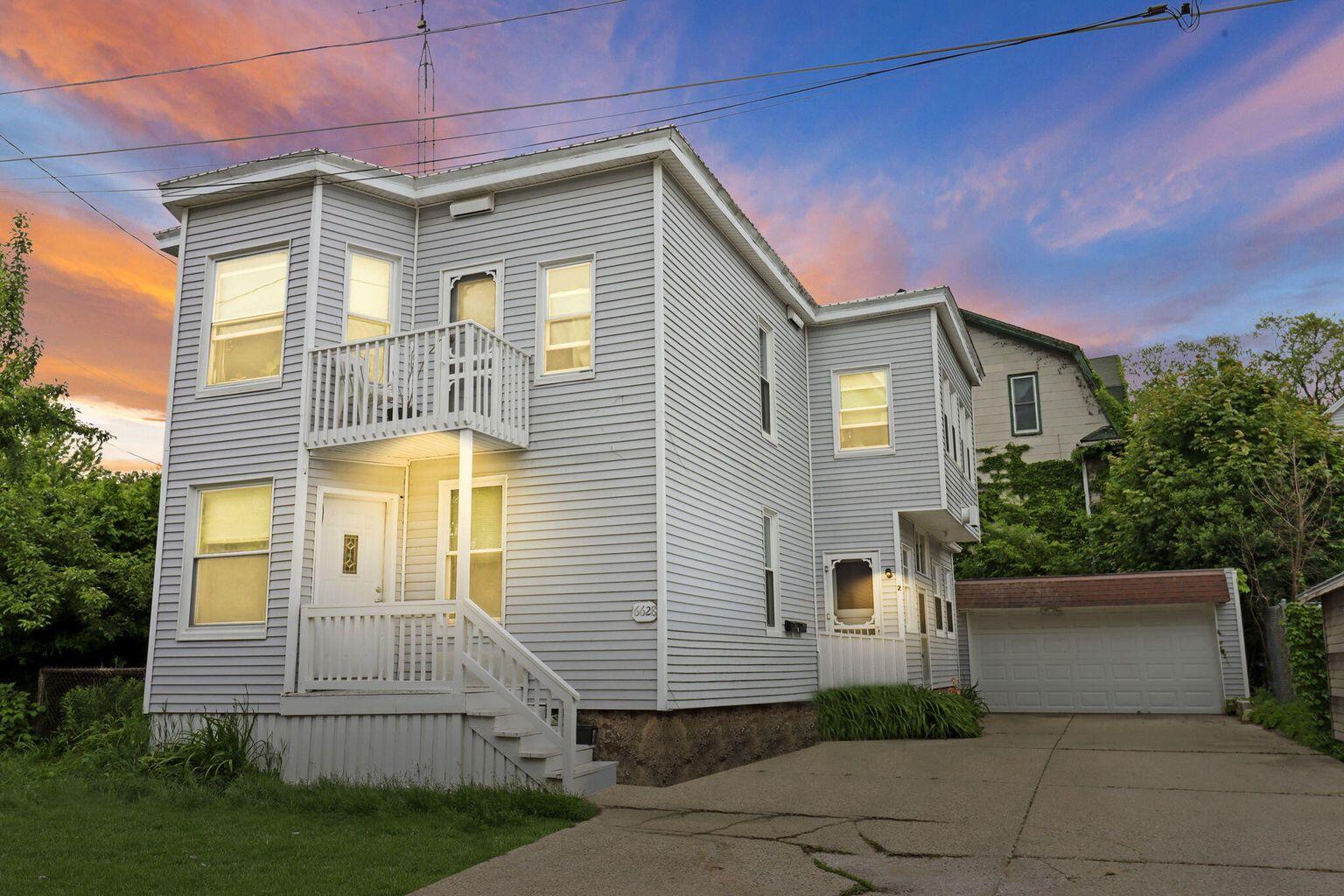 Kenosha, Wisconsin 53143, United States, 3 Bedrooms Bedrooms, ,2 BathroomsBathrooms,Residential,Active,211827