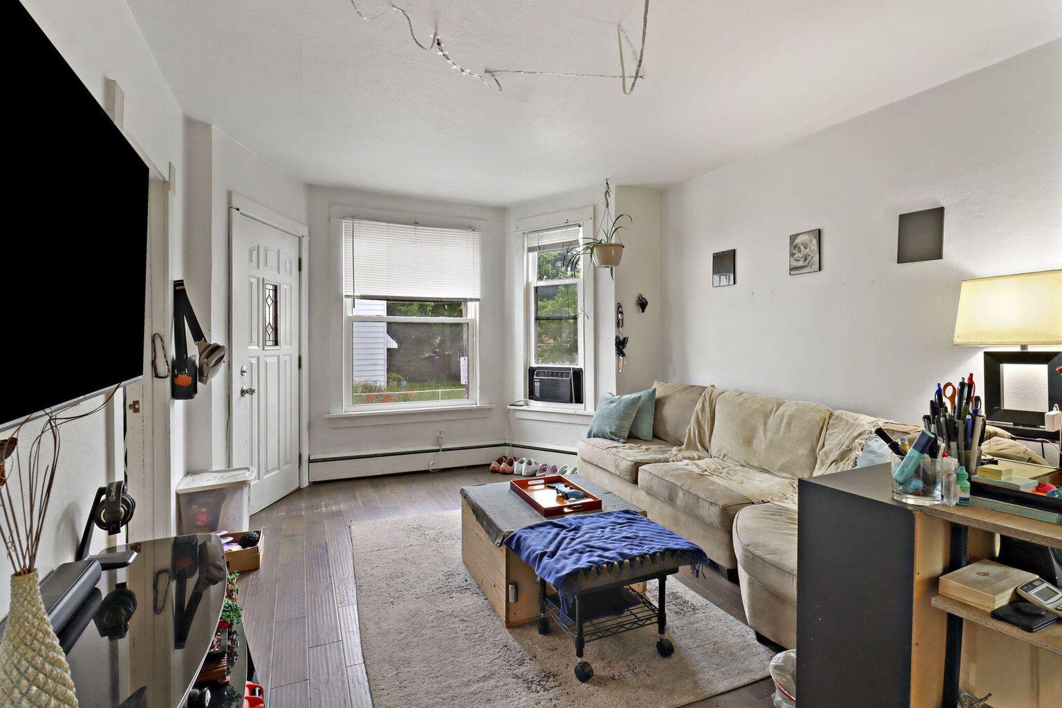 Kenosha, Wisconsin 53143, United States, 3 Bedrooms Bedrooms, ,2 BathroomsBathrooms,Residential,Active,211827