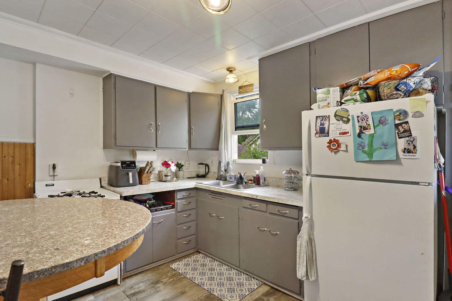 Kenosha, Wisconsin 53143, United States, 3 Bedrooms Bedrooms, ,2 BathroomsBathrooms,Residential,Active,211827