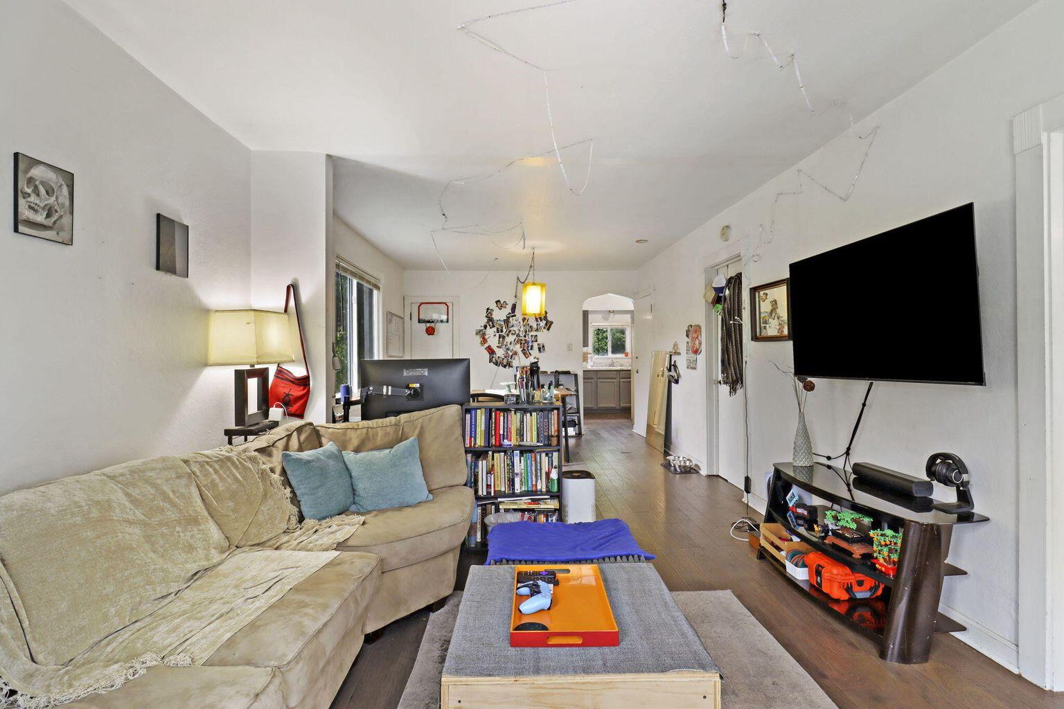 Kenosha, Wisconsin 53143, United States, 3 Bedrooms Bedrooms, ,2 BathroomsBathrooms,Residential,Active,211827