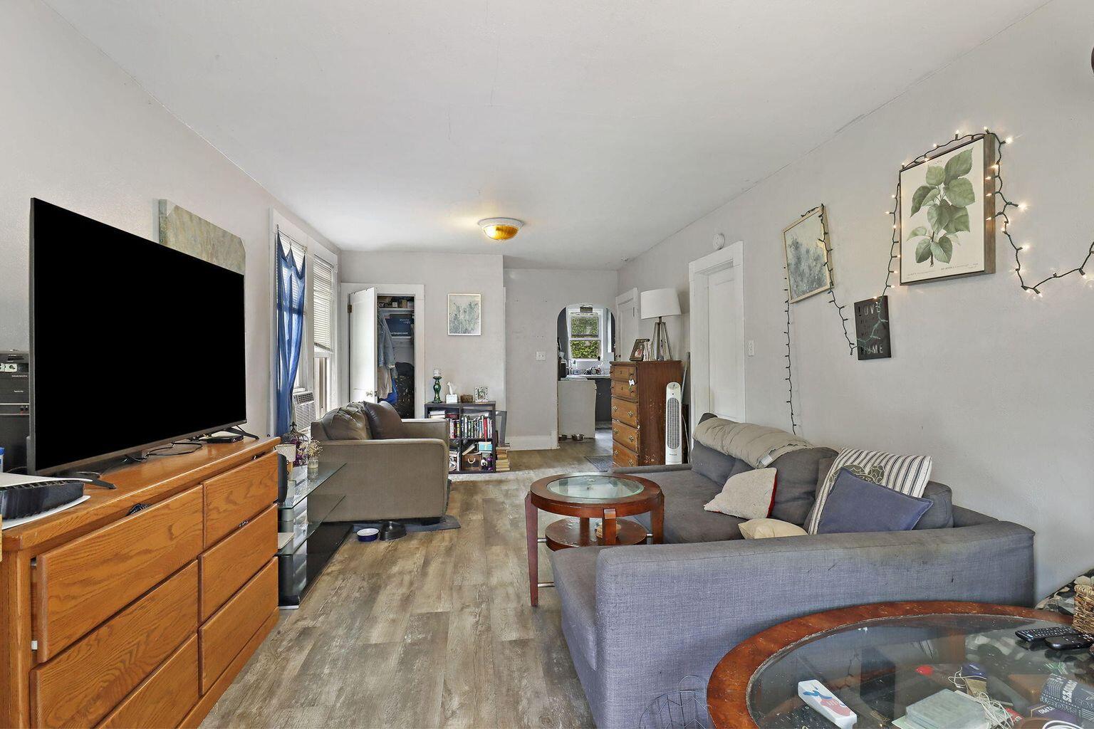 Kenosha, Wisconsin 53143, United States, 3 Bedrooms Bedrooms, ,2 BathroomsBathrooms,Residential,Active,211827