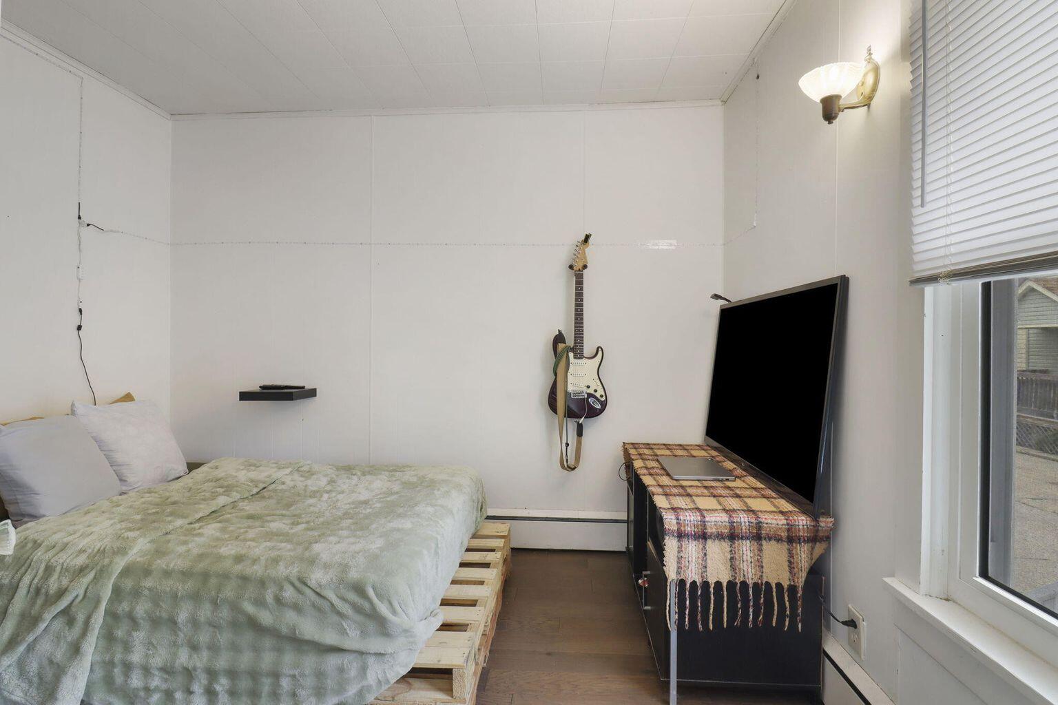 Kenosha, Wisconsin 53143, United States, 3 Bedrooms Bedrooms, ,2 BathroomsBathrooms,Residential,Active,211827