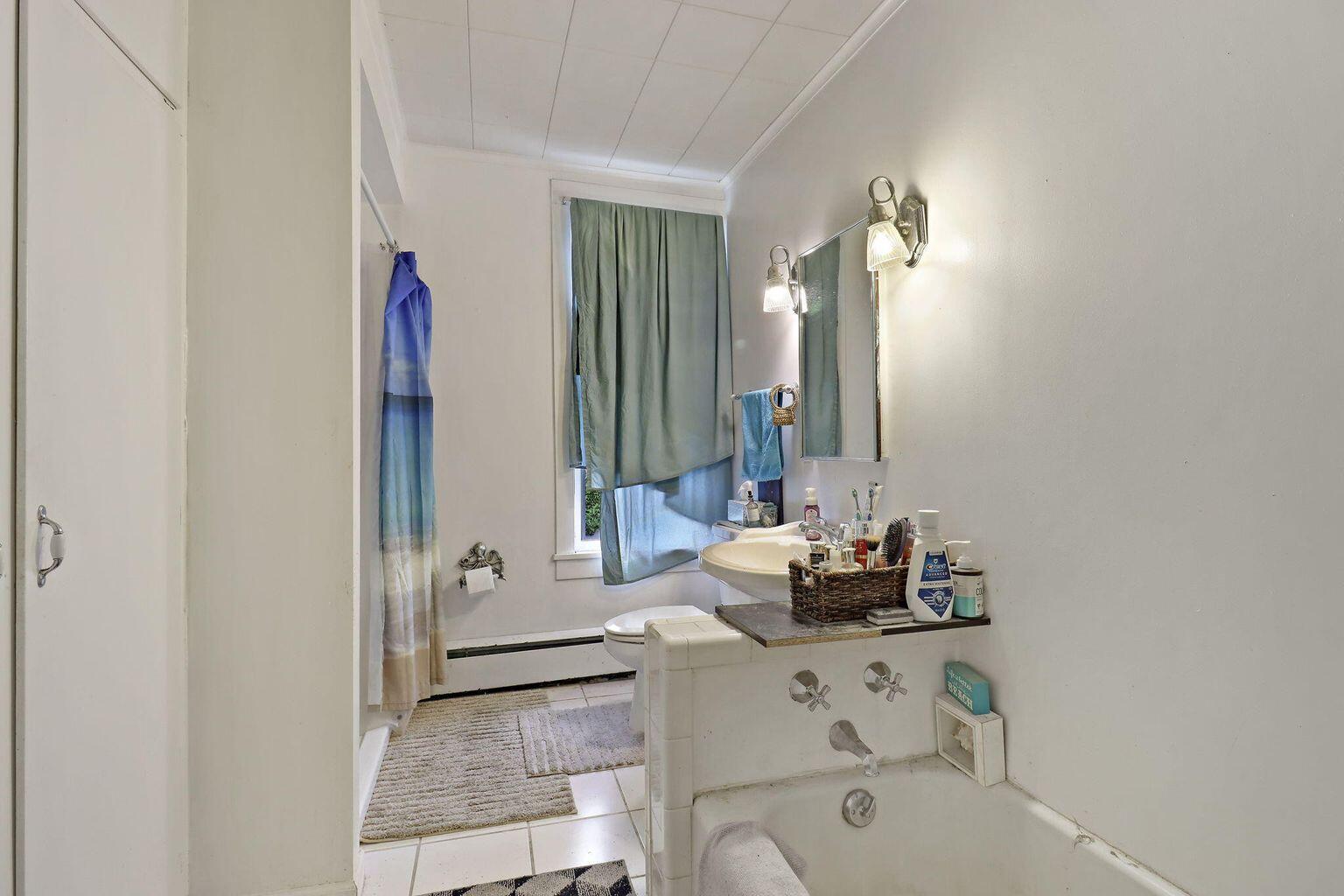 Kenosha, Wisconsin 53143, United States, 3 Bedrooms Bedrooms, ,2 BathroomsBathrooms,Residential,Active,211827