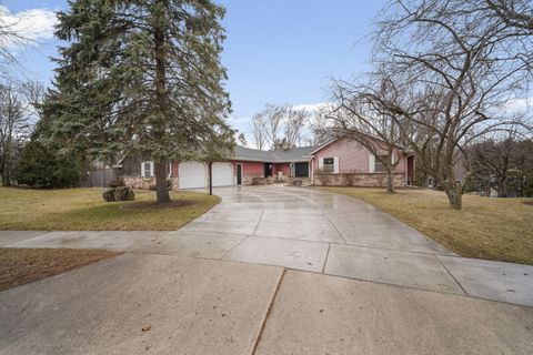 Photo of 1324 RHYNIE Ct, West Bend, WI 53095 (MLS # 1953948)