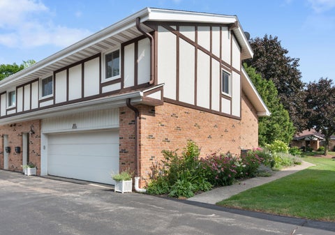 Photo of N16W5393 Garfield Ct, Cedarburg, WI 53012 (MLS # 1973315)