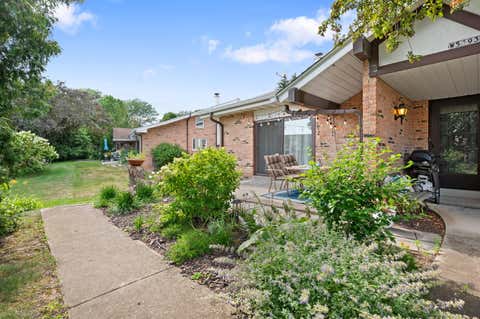 Photo of N16W5393 Garfield Ct, Cedarburg, WI 53012 (MLS # 1973315)