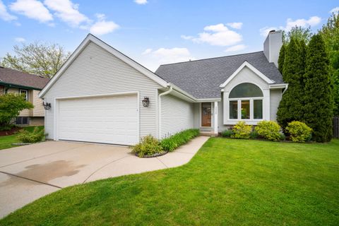 Photo of 3020 E Diane Dr, Oak Creek, WI 53154 (MLS # 1919547)