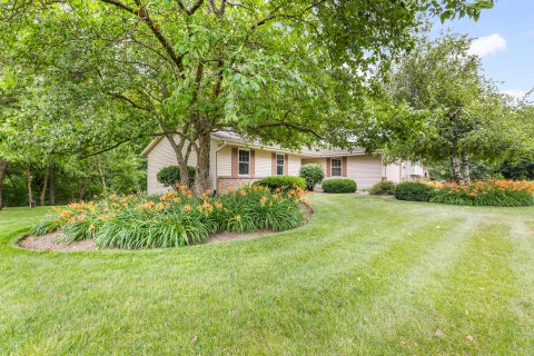Photo of 5736 Hickory Knoll Dr, West Bend, WI 53095 (MLS # 1972730)