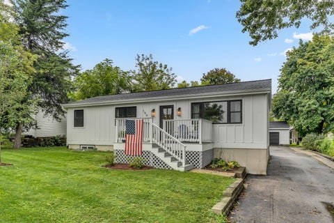 Photo of 190 Dewey Ave, Fontana, WI 53125 (MLS # 1982540)
