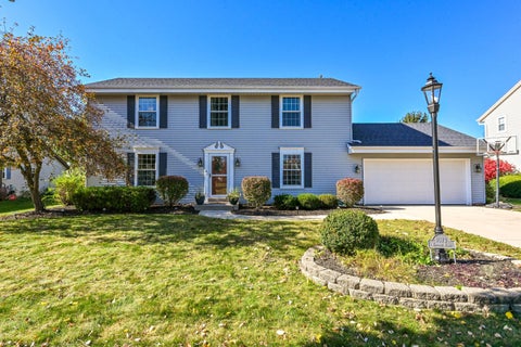 Photo of 1073 Bending Brae Dr, Pewaukee, WI 53072 (MLS # 1986822)