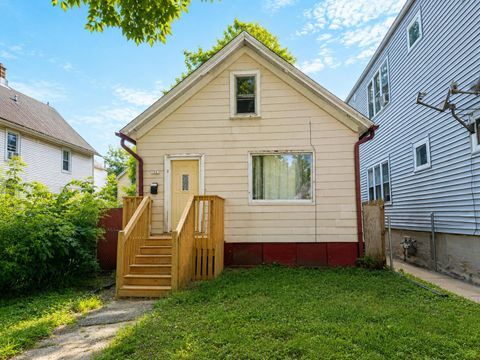 Photo of 1111 S 20th St, Milwaukee, WI 53204 (MLS # 1972385)