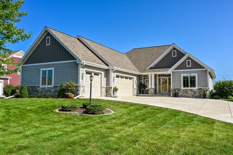 Photo of N57W19704 Holly Ct, Menomonee Falls, WI 53051 (MLS # 1977218)