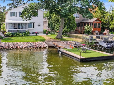 Photo of 28906 Beach Dr, Waterford, WI 53185 (MLS # 1973205)