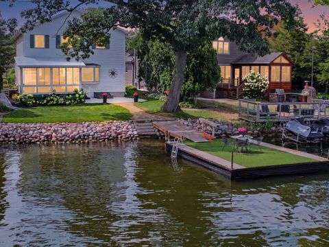 Photo of 28906 Beach Dr, Waterford, WI 53185 (MLS # 1973205)