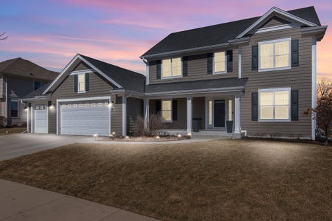 Photo of N47W7790 Parkland Rd, Cedarburg, WI 53012 (MLS # 1912716)