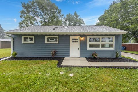 Photo of 1404 E Alan Rd, Oak Creek, WI 53154 (MLS # 1929316)