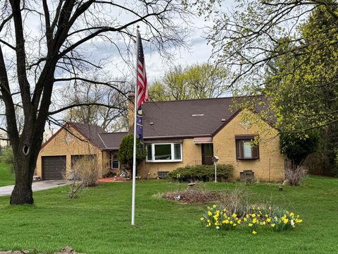 Photo of 16730 Hillsdale Dr, Brookfield, WI 53005 (MLS # 1957953)