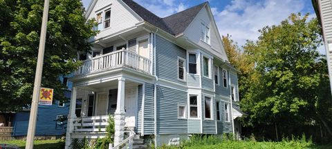 Photo of 608 W Burleigh St, Milwaukee, WI 53212 (MLS # 1937066)