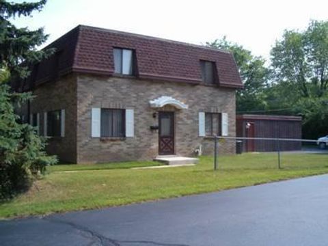 Photo of 1505 S Carriage Ln, New Berlin, WI 53151 (MLS # 1960702)