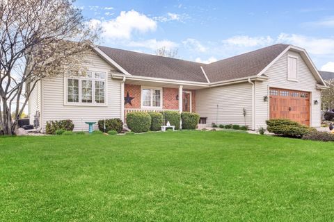 Photo of 1251 Chippewa Dr, Hartford, WI 53027 (MLS # 1960023)