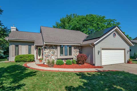 Photo of 1716 Erin Ln, Waukesha, WI 53188 (MLS # 1971860)