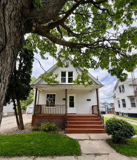 Photo of 6810 27th Ave, Kenosha, WI 53143 (MLS # 1963548)