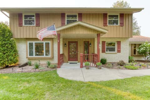 Photo of S64W12622 Tennyson Ln, Muskego, WI 53150 (MLS # 1975893)