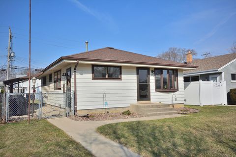 Photo of 4635 S 50 St, Greenfield, WI 53220 (MLS # 1955378)