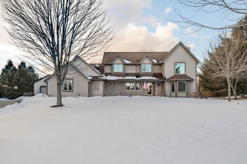 Photo of S90W27045 Norway Dr, Vernon, WI 53149 (MLS # 1949874)