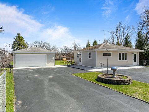 Photo of N3358 Hawthorn Rd, Geneva, WI 53147 (MLS # 1959323)