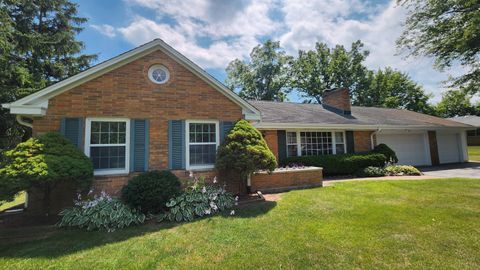 Photo of N71W15071 Plainview Dr, Menomonee Falls, WI 53051 (MLS # 1927803)