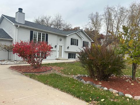 Photo of 7765 S Mission Dr, Franklin, WI 53132 (MLS # 1947864)