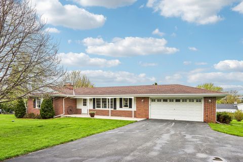 Photo of 18660 Arcadia Pl, Brookfield, WI 53045 (MLS # 1960272)