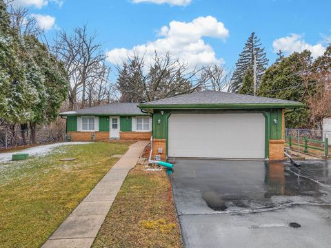 Photo of W231S2543 Racine Ave, Waukesha, WI 53186 (MLS # 1953689)