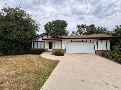 Photo of 2330 S Brookside Pkwy, New Berlin, WI 53151 (MLS # 1979364)