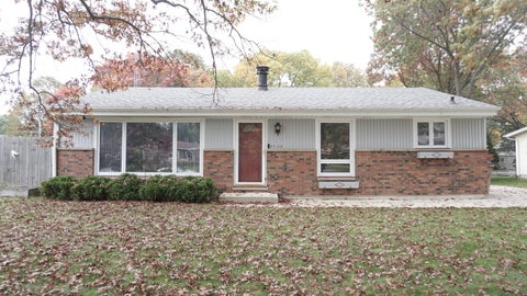 Photo of 8708 2nd Ave, Pleasant Prairie, WI 53158 (MLS # 1986371)