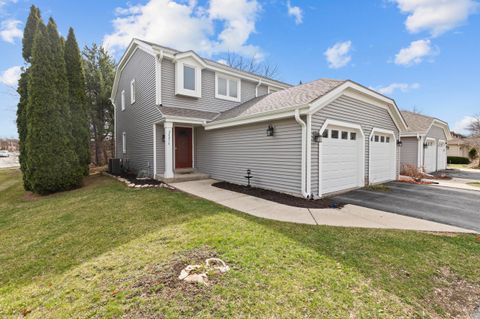 Photo of 2423 Willowood Dr, Waukesha, WI 53188 (MLS # 1957189)