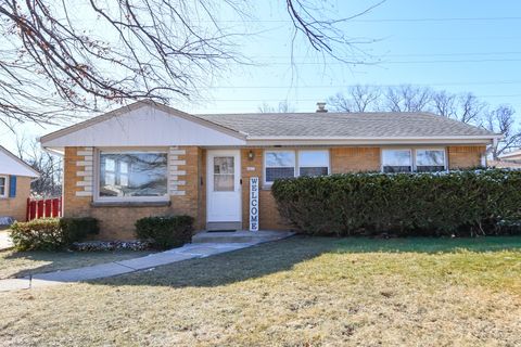 Photo of 6421 W Allerton Ave, Greenfield, WI 53220 (MLS # 1952452)