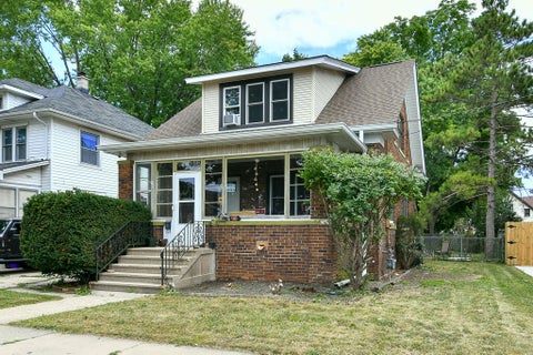 Photo of 6735 27th Ave, Kenosha, WI 53143 (MLS # 1973219)