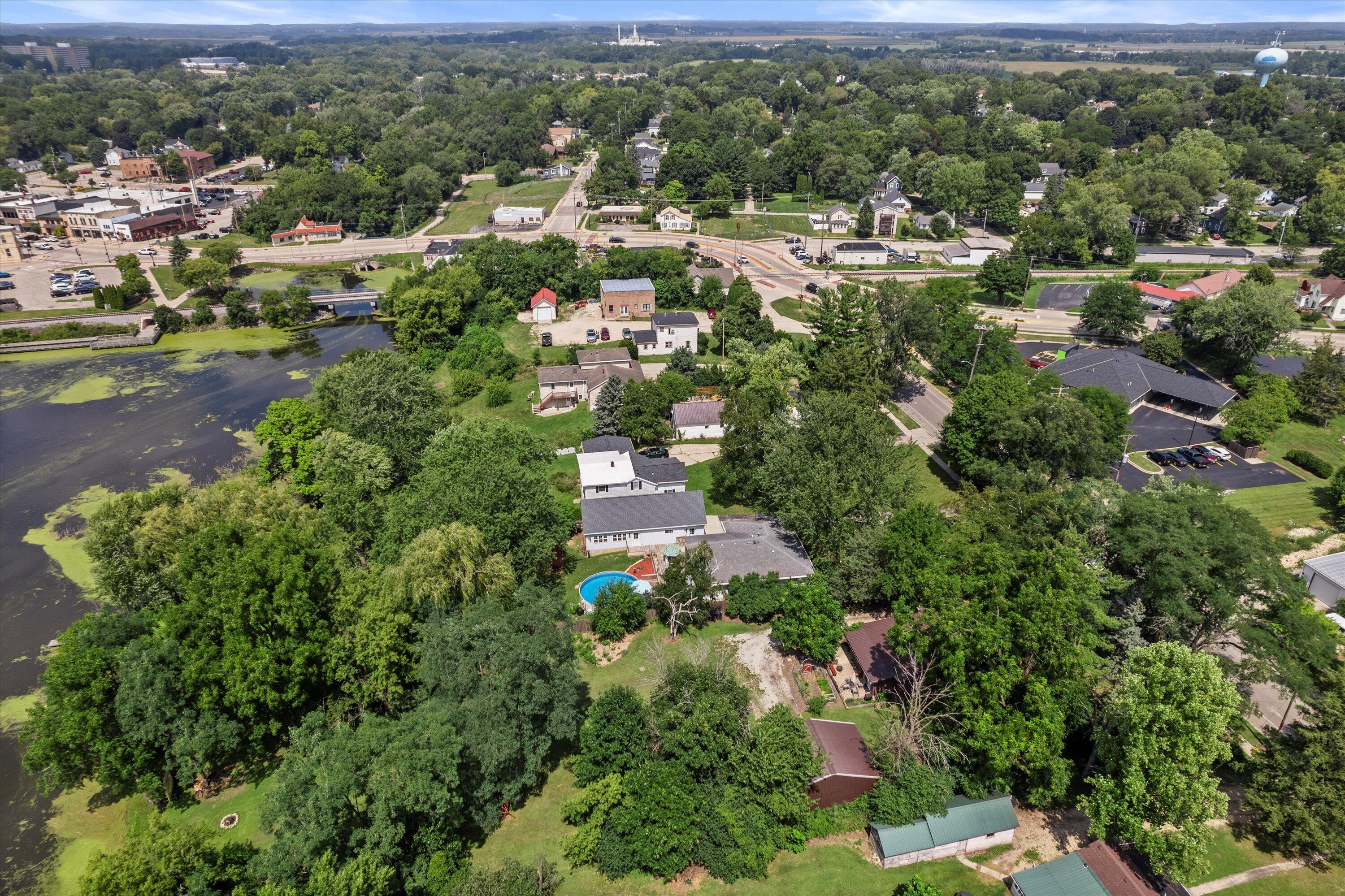 Whitewater, Wisconsin 53190, United States, 4 Bedrooms Bedrooms, ,3 BathroomsBathrooms,Residential,Active,195029