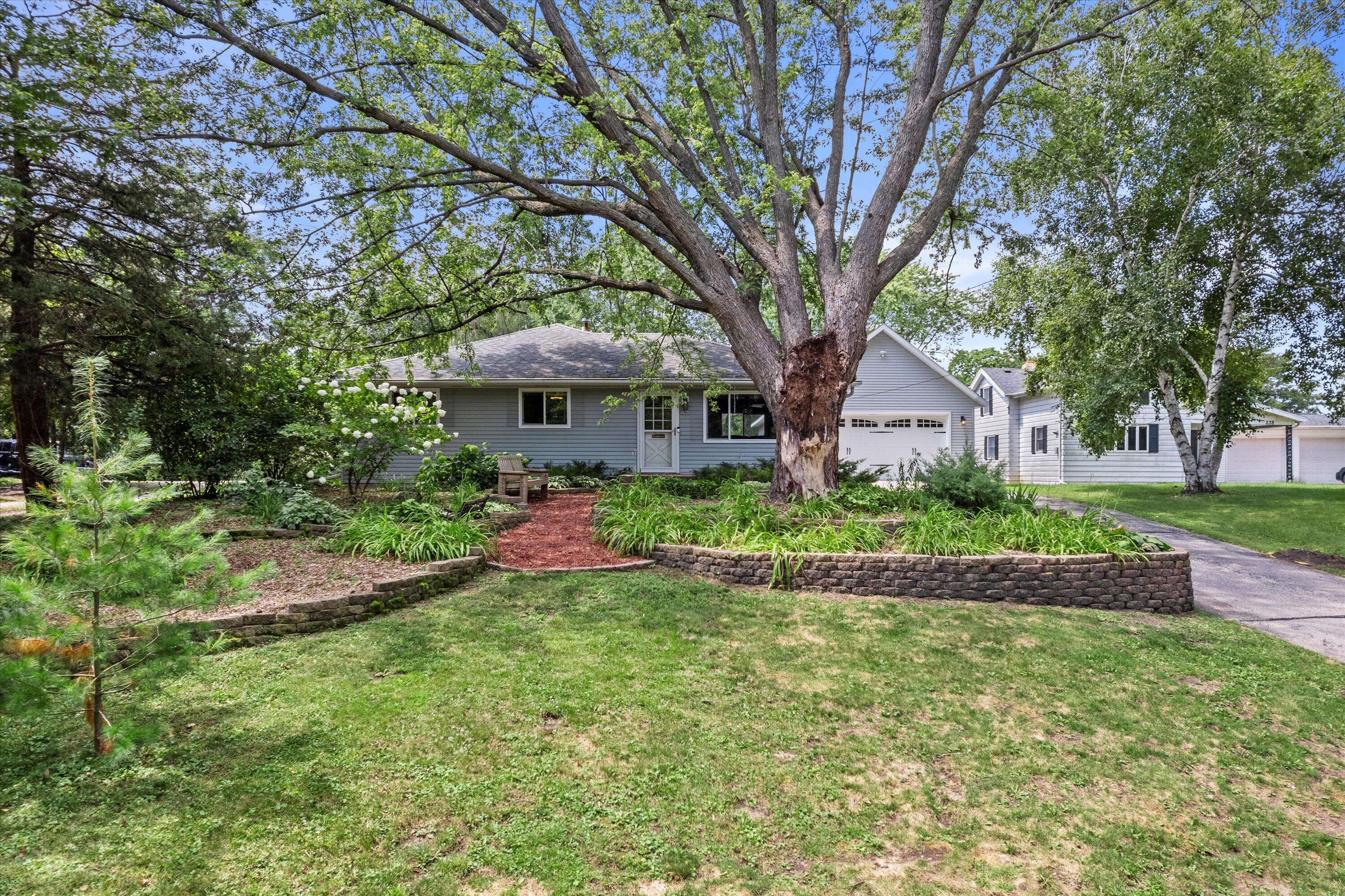 Whitewater, Wisconsin 53190, United States, 4 Bedrooms Bedrooms, ,3 BathroomsBathrooms,Residential,Active,195029