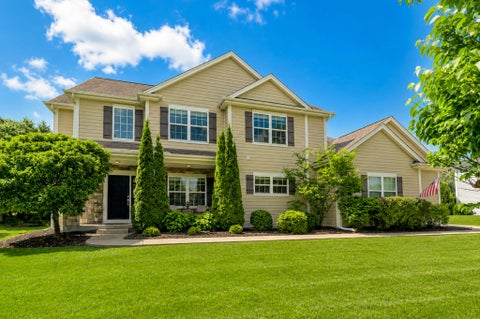 Photo of 7201 W River Birch Dr, Mequon, WI 53092 (MLS # 1969713)