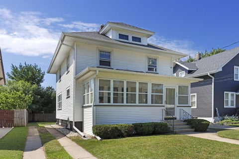 Photo of 2101 74th St, Kenosha, WI 53143 (MLS # 1973392)