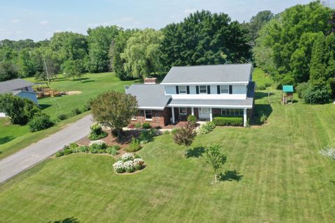 Photo of 11433 N Oriole Ln, Mequon, WI 53092 (MLS # 1928196)