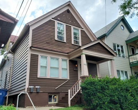 Photo of 1815 N Astor St, Milwaukee, WI 53202 (MLS # 1931029)