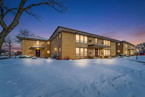 Photo of 9126 W Grantosa Dr, Milwaukee, WI 53225 (MLS # 1945127)